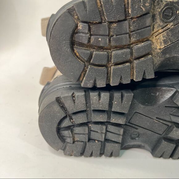 It’s a tan black and pink Icebreaker Waterproof Lace up boots - Picture 13 of 16